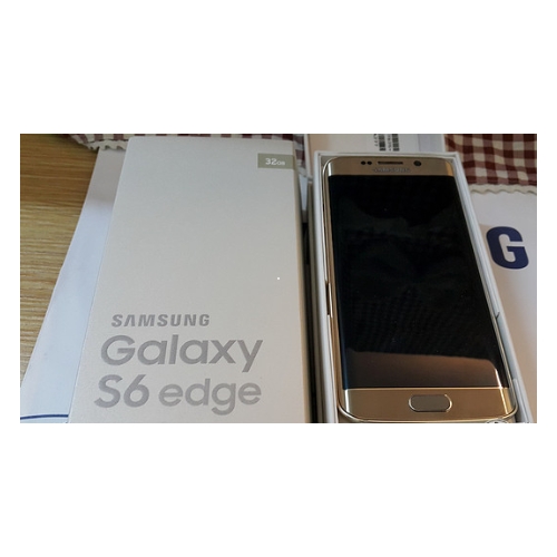 Samsung Galaxy S7 Edge Factory Unlocked Phone 32 GB - Internationally Sourced (Middle East/African/Asia/EU/LATAM) Version G935F- P